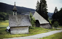 Bauernhaus und Kapelle. Schwarzwald. Farmhouse and chapel. Black Forest.  by fischbeck