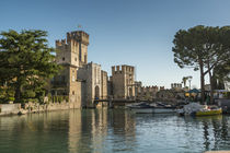 Die Scaligerburg von Sirmione by Thomas Keller