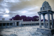 Lepakshi Courtyard von rainbowsculptors