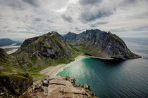 Kvalvika seen from Mt. Ryten in Lofoten islands von Stein Liland