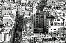 Paris Altstadtviertel von Eiffelturm gesehen Schwarzweiss von ivica-troskot