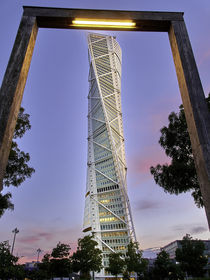 Malmö Turning Torso zu Mittsommer by Christian Mueller