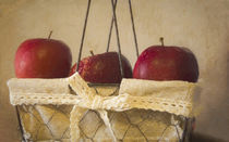 Apples in a Basket von Elisabeth  Lucas