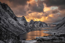 Autumn landscape, Vareid, Flakstad, Lofoten, Nordland, Norway. von Stein Liland