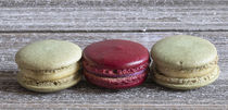 Pistachio and Raspberry Macarons von Elisabeth  Lucas