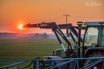 Wolfsburger Sonne vom Traktor aufgespießt von Jens L. Heinrich