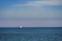 Segelboot vor Fehmarn von Stephan Zaun