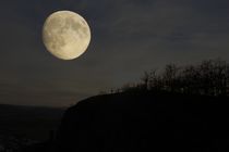 mond am rotfels by georg gensler