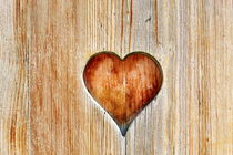 Holztür mit Herzausschnitt von sven-fuchs-fotografie