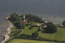 Leuchtturm an der Elbe by Rolf Müller