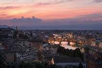 Skyline of Florence with famous bridge Ponte Vecchio during sunset, Tuscany Italy by Bastian Linder