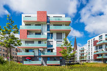 Moderne Gebäude und Petrikirche in Rostock by Rico Ködder