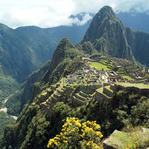 Machu Picchu im grünen Bergland von Peru  by Sabine Radtke