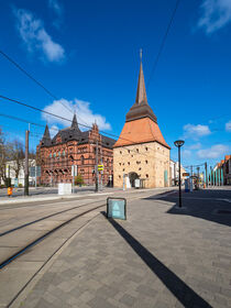 Blick auf Steintor und Ständehaus in Rostock von Rico Ködder