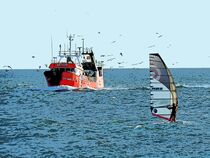 Windsurfer und Kutter by vogtart