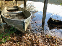 Boot am Ufer by Martin Weber