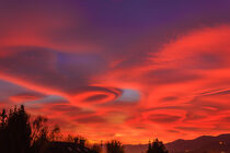 a spectacular  sunset of lenticular clouds paints  von susanna mattioda