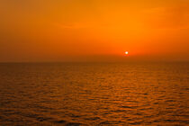 Ibiza seascape. A spectacular sunset on the sea seen from a boat in navigation  von susanna mattioda