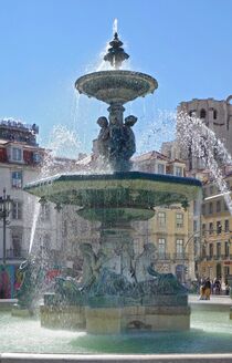 Lissabon: Brunnen auf dem  Praça de D. Pedro IV von Berthold Werner