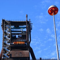 Stillgelegte Industie Anlage vor blauem Himmel im Ruhrgebiet von Christian Kubisch