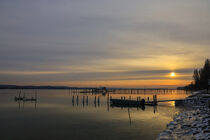 Wintermorgen in Iznang mit Fischerboot und Fischreusen - Halbinsel Höri by Christine Horn