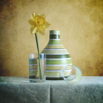 Striped Green Vase and Narcussus * Gestreifte grüne Vase und Narzisse 7(9) von Nikolay Panov