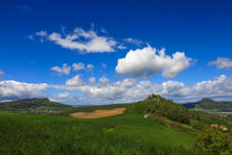 Hegaulandschaft mit den Vulkankegeln Hohenstoffeln, Mägdeberg und Hohenhewen by Christine Horn