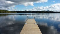 Hölzener Steg am See by elkesl