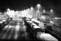 Night trains - Schwarzweiß Fotografie by matthias-edition