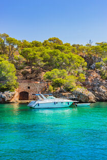 Mallorca, view of luxury yacht in idyllic bay coast, Spain, Mediterranean Sea von Alex Winter