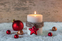 Christmas candle with xmas balls decoration von Alex Winter