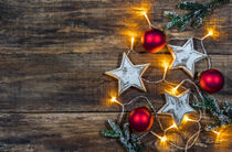 Xmas decoration with christmas ornaments and light on wood background von Alex Winter