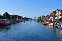 Der Alte Strom in Warnemünde by Ulrich Senff