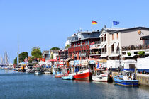 Die Ostseite des Alten Stroms in Warnemünde von Ulrich Senff