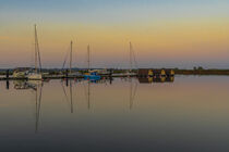 Abendstimmung im Hafen von Gager by Holger Spieker