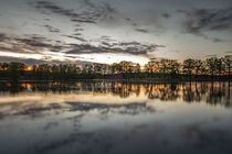 Abendlicht an einem Teich in der Oberlausitz by Holger Spieker