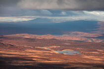 Landscape of Pieljekaise National Park in autumn with lakes and mountains in Lapland in Sweden von Bastian Linder