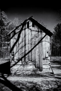 Black and White Building von Phil Perkins