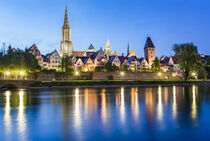 Ulm mit dem Ulmer Münster am Abend von dieterich-fotografie