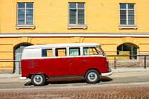 Camper Van Parked By A Yellow Building von Jukka Heinovirta