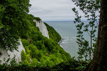 Viktoriasicht auf der Insel Rügen mit ruhiger See und leicht bedecktem Himmel von René Lang