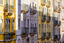 Häuser in der Altstadt von Lissabon von dieterich-fotografie