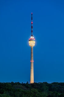 Fernsehturm in Stuttgart in der Abenddämmerung by dieterich-fotografie