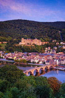 'Heidelberg zur blauen Stunde/Heidelberg at blue hour' von Susanne Fritzsche