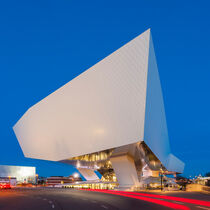 Porsche Museum in Stuttgart bei Nacht by dieterich-fotografie