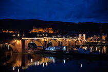 Nachtfoto Schloss Heidelberg mit Neckarbrücke by Gerhard Köhler