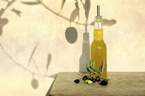 'frisch gepresstes Olivenöl' von Rosina Schneider