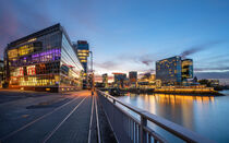 Düsseldorf- Abendstimmung im Medienhafen von alfotokunst