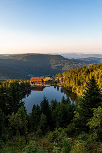 Mummelsee mit dem Berghotel im Schwarzwald von dieterich-fotografie