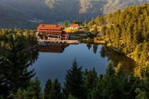 Berghotel Mummelsee am Mummelsee im Schwarzwald by dieterich-fotografie